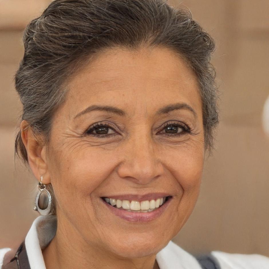Portrait de Camille Rousseau, formatrice experte en gestion budgétaire